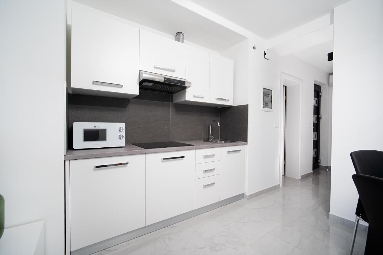 Villa Apartments Lela ラバック エクステリア 写真