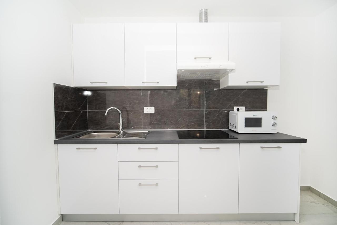 Villa Apartments Lela ラバック エクステリア 写真